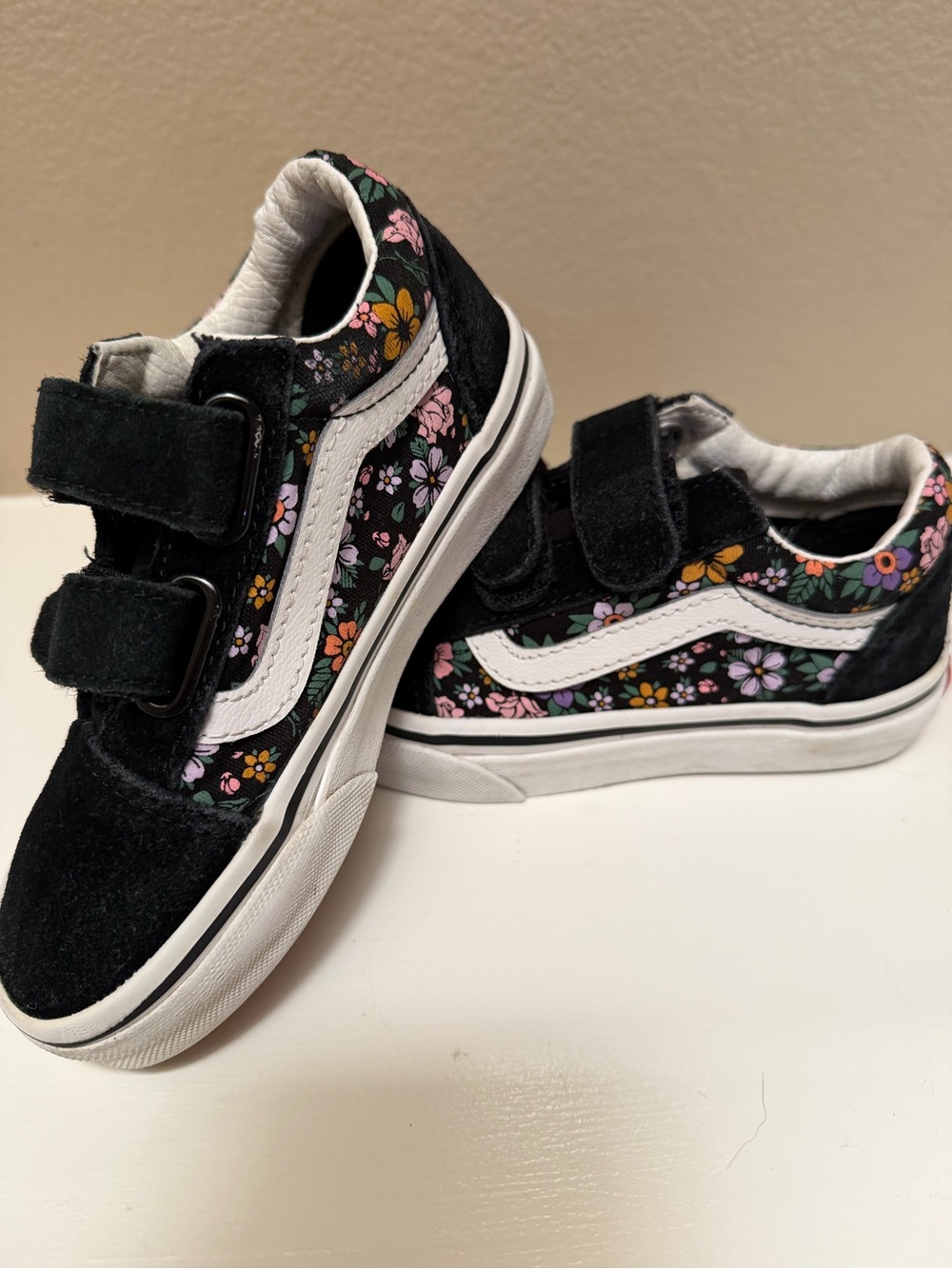 Vans - Kids Floral Black Velcro Skate-Style Sneakers